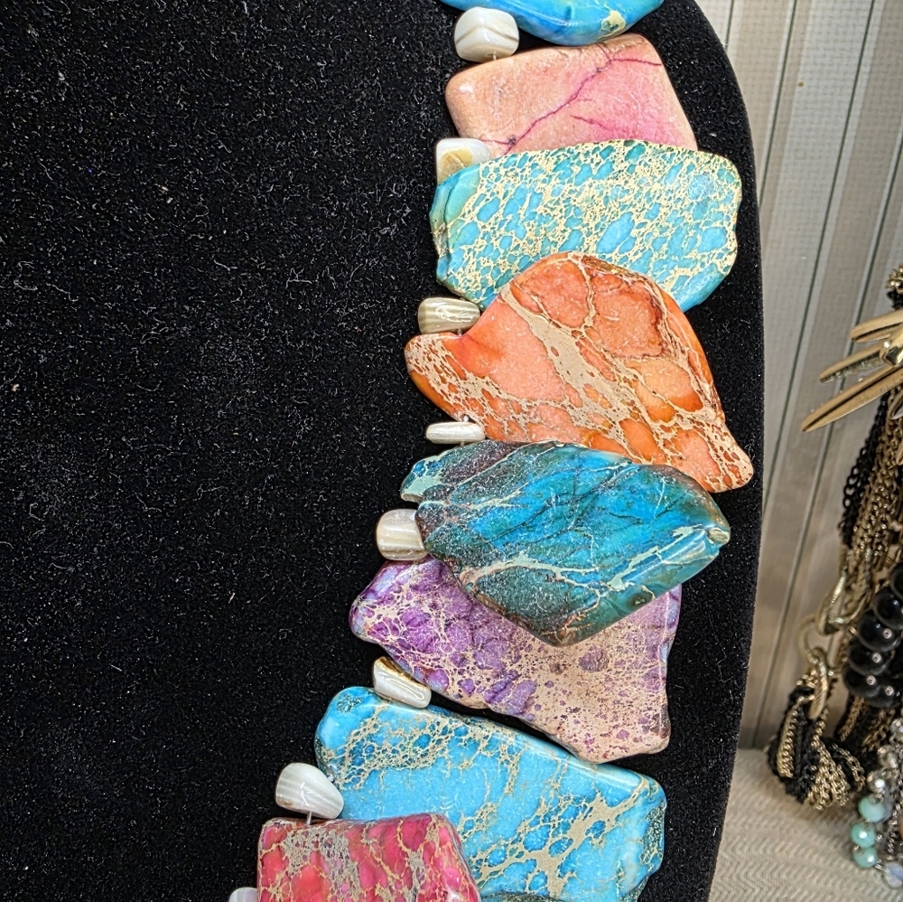 STATEMENT 32 Pieces Of Imperial Jasper And Turquoise On This Stunning Necklace - Picture 11 of 14